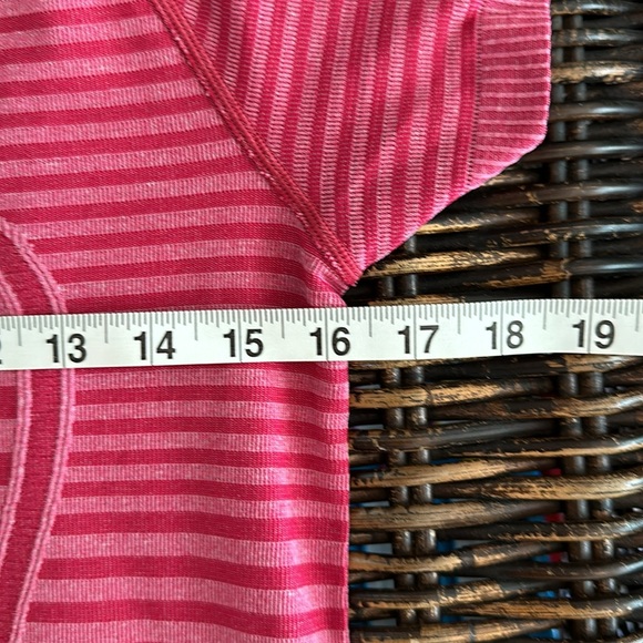 Lululemon Swiftly Tech Short Sleeve Crew Heathered Berry Rumble size 8 - Picture 7 of 7